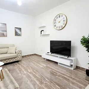 Apartment One-bedroom Gem By The Square, Tirana